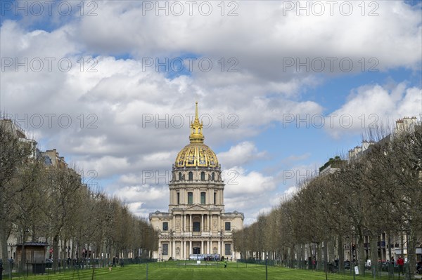 Park in front of the Invalides Cathedral, tomb of Napoleon I, Hotel des Invalides, Paris,