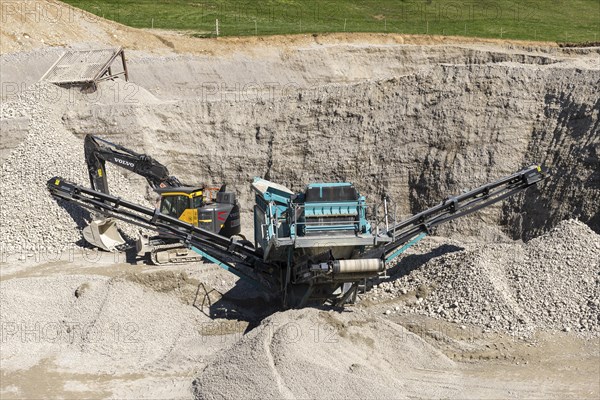 Gravel pit near Fuessen, gravel extraction, construction machinery, Allgaeu, Ostallgaeu, Bavaria,