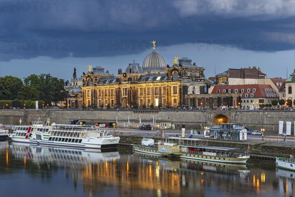 Elbe, paddle steamer, Bruehl's Terrace, Academy of Fine Arts, Dresden, Free State of Saxony,
