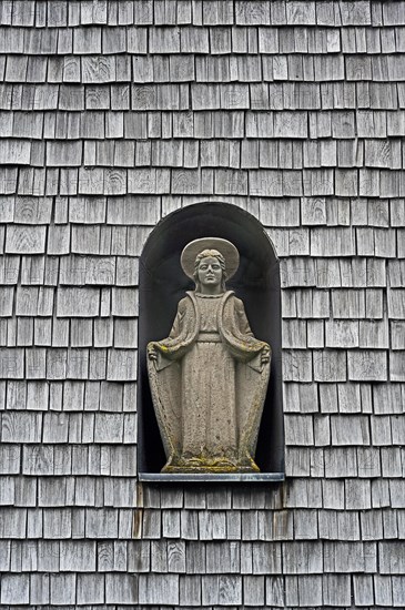 Shingle facade with Madonna figure, Swabia, Bavaria, Germany, Europe