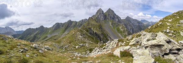 Pointed rocky mountain peaks Letterspitze and Steinwand on the Obergailtaler Joch, Carnic Main