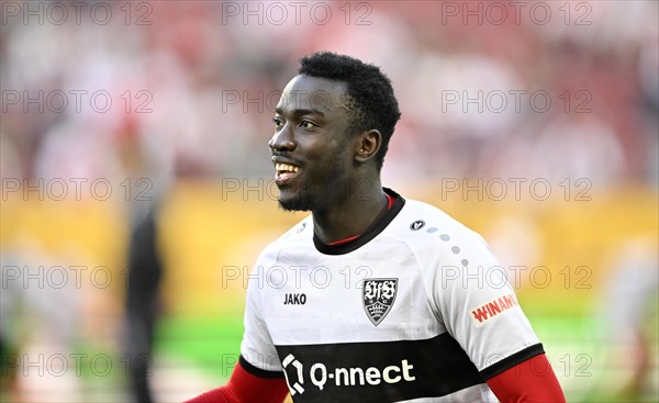 Silas Katompa Mvumpa VfB Stuttgart (14) portrait, smiles, laughs, WWK Arena, Augsburg, Bavaria,
