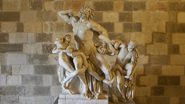 Copy of the Laocoon Group, Dynamic sculpture of a mythological battle scene with several figures,