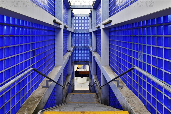 Access to Hanover-Nordstadt railway station, blue glass blocks and exposed concrete, project for