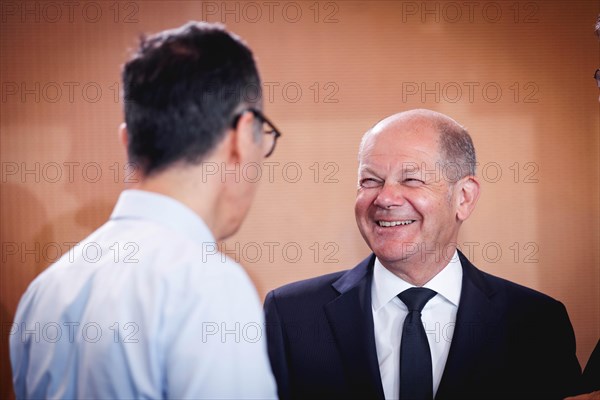(R-L) Olaf Scholz, Federal Chancellor, and Cem Oezdemir, Federal Minister of Food and Agriculture,