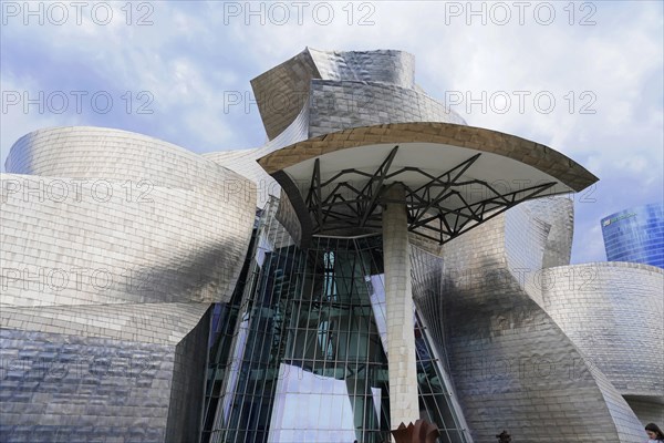 Guggenheim Museum Bilbao on the banks of the Nervion River, architect Frank O. Gehry, Bilbao,