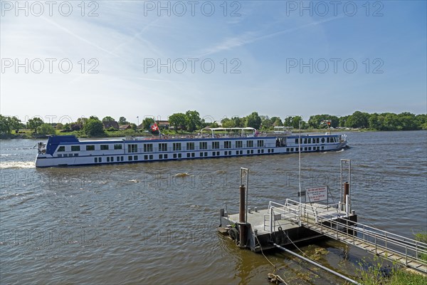 Jetty, cruise ship Swiss Ruby leaving Lauenburg, Schleswig-Holstein, Germany, Europe