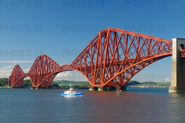 Railway across the Forth of Firth, excursion boat, Edinburgh, Scotland, Great Britain