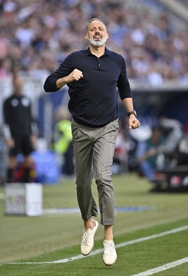 Coach Pellegrino Matarazzo TSG 1899 Hoffenheim engaged on the sidelines, gestures, gesture, PreZero