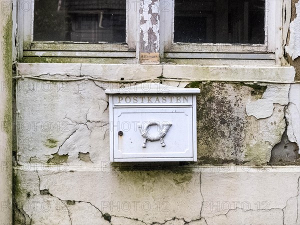 Old post box on a dilapidated house, Bad Harzburg, 19.10.2014., Bad Harzburg, Germany, Europe