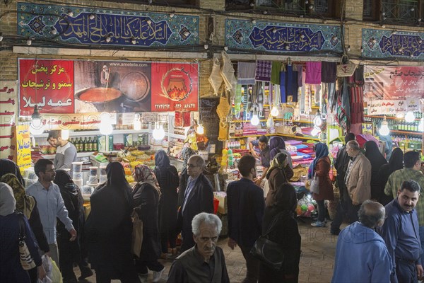 Fruit and vegetable sale in a bazaar in Tehran on 07/04/2015, Tehran, Iran, Asia