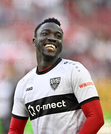 Silas Katompa Mvumpa VfB Stuttgart (14) portrait, smiles, laughs, WWK Arena, Augsburg, Bavaria,