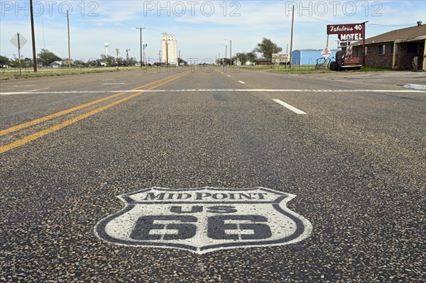 Midpoint, halfway between Los Angeles and Chicago, Route 66, Adrian, Texas