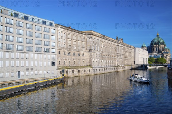 Spree, Haus der Wirtschaft, City Library, Cathedral, Nikolai Quarter, Alexanderplatz, Berlin,