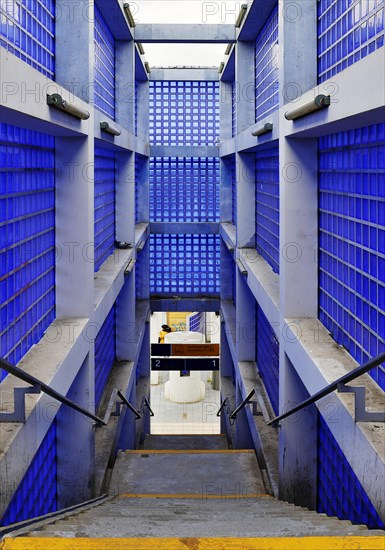 Access to Hanover-Nordstadt railway station, blue glass blocks and exposed concrete, project for