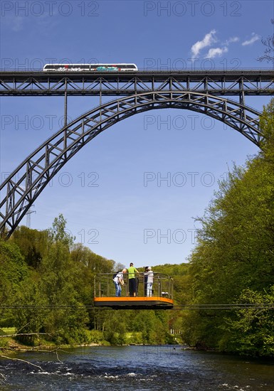 Muengsten Bridge with diesel railcar and transporter bridge over the Wupper, Solingen, Bergisches