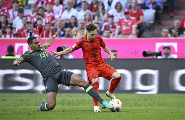 Tackle, action Bryan Zaragoza FC Bayern Munich FCB (17) against Maxence Lacroix VfL Wolfsburg (04)