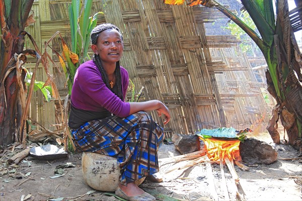 South Ethiopia, among the Dorze people, woman bakes flatbread, the mass of the ground false banana
