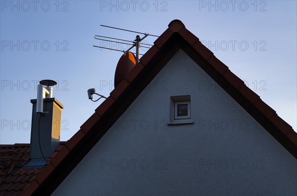 Retrofitted chimney on roof, with dust separator, electrostatic filtering of soot particles from