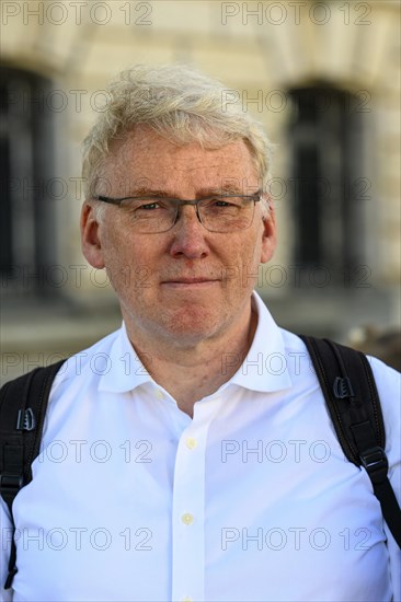 Gregor Hagedorn, co-founder of Scientist 4 Future, at the silent protest for the hunger strikers.