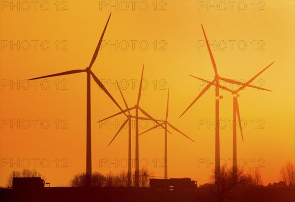 Sunset on 09.12.2014 at a wind farm in Jaenschwalde, Jaenschwalde, Brandenburg, Germany, Europe