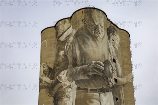 Fort Dodge, Iowa, A mural on the disused Fort Dodge Grain Terminal shows seven figures representing