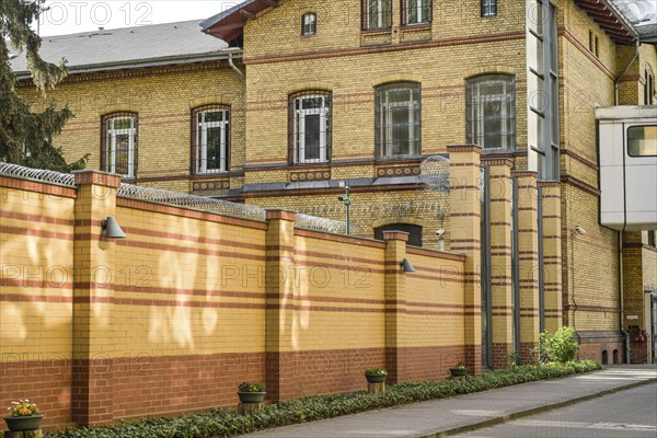 Prison, former Karl-Bonhoeffer-Nervenklinik, Mauer, Oranienburger Strasse, Reinickendorf, Berlin,