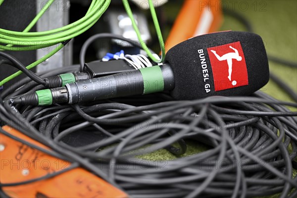 Microphone, microphone, logo, Bundesliga, cable, cable clutter, PreZero Arena, Sinsheim,