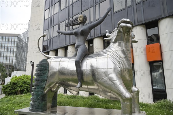 Sculpture The Abduction of Europe by Nikos and Pantelis Sotiriadis, European Parliament, 1 All. du