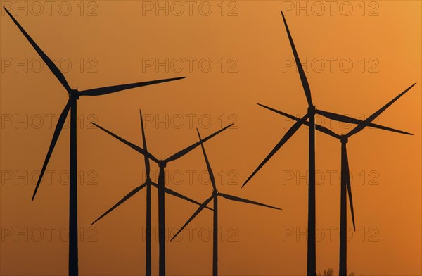 Sunset on 09.12.2014 at a wind farm in Jaenschwalde, Jaenschwalde, Brandenburg, Germany, Europe
