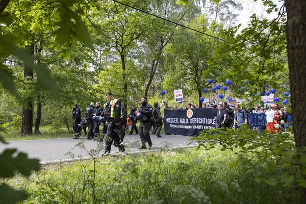 Participants with banner Water. Forest. Justice. For a traffic turnaround beyond Tesla and balloons