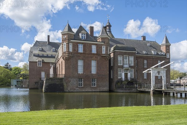 Anholt Castle, moated castle, side view, Isselburg, Muensterland, North Rhine-Westphalia, Germany,