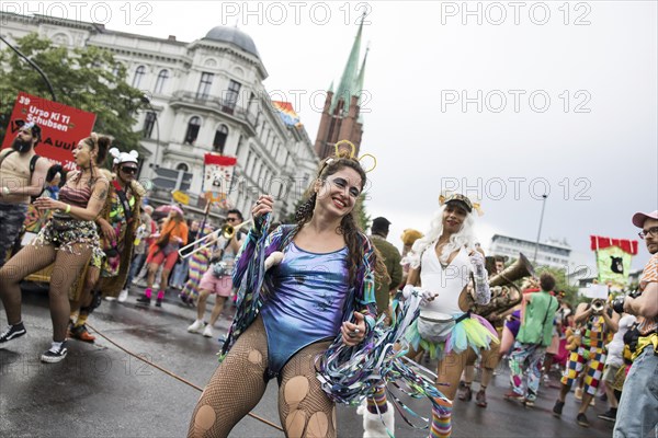 Dancer from the CABUWAZI children's and youth circus at the street parade of the 26th Carnival of