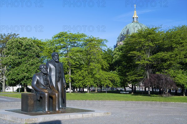 Karl Marx and Friedrich Engels bronze memorial, Marx-Engels-Forum, Berlin Mitte, Berlin, Germany,