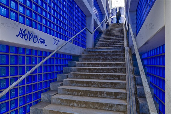Access to Hanover-Nordstadt railway station, blue glass blocks and exposed concrete, project for