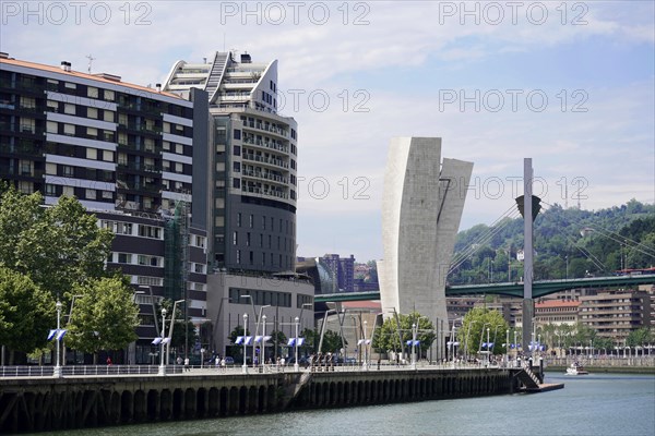 On the way in Bilbao, province Bizkaia, Basque Country, Spain, Europe, Promenade at a river