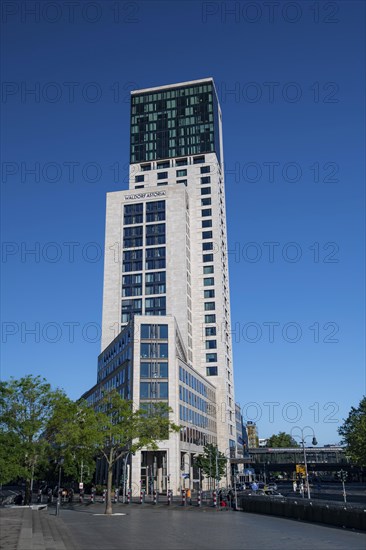 Waldorf Astoria Hotel 5 stars, luxury hotel, high-rise building, underground station Zoologischer