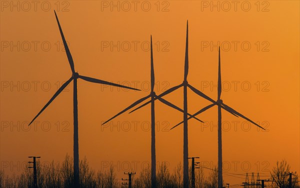 Sunset on 09.12.2014 at a wind farm in Jaenschwalde, Jaenschwalde, Brandenburg, Germany, Europe