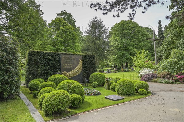 Grave of publisher Franz Burda and publisher Aenne Burda, Weingarten City Cemetery, Offenburg,