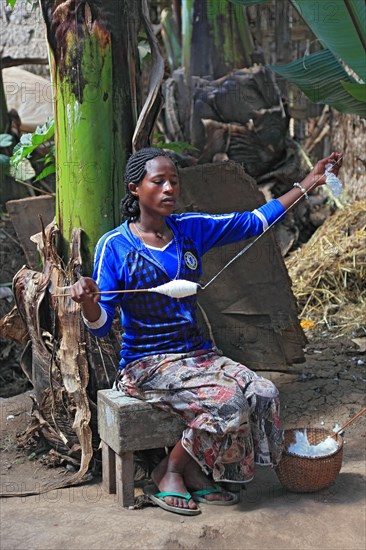 South Ethiopia, among the Dorze people, woman with spindle, spinning cotton, craftsmanship,