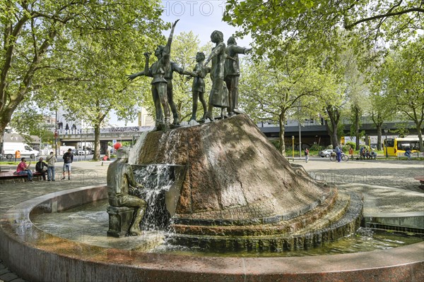 Fountain, Dance on the volcano, Nettelbeckplatz, Wedding, Mitte, Berlin, Germany, Europe