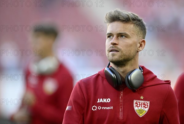 Maximilian Mittelstaedt VfB Stuttgart (07) portrait, headphones, logo, JAKO, WWK Arena, Augsburg,