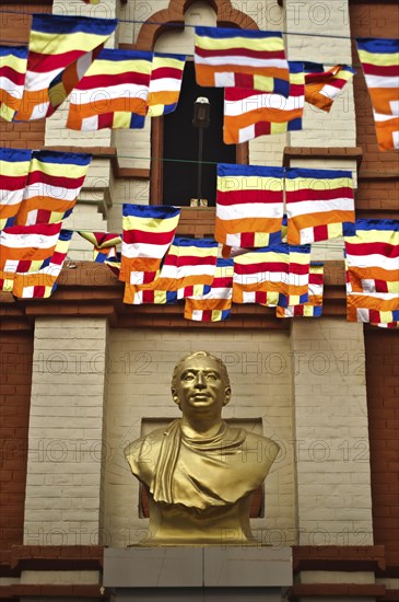 Statue representing Anagarika Dharmapala, the sri lankan founder of the Mahabodhi society of India,