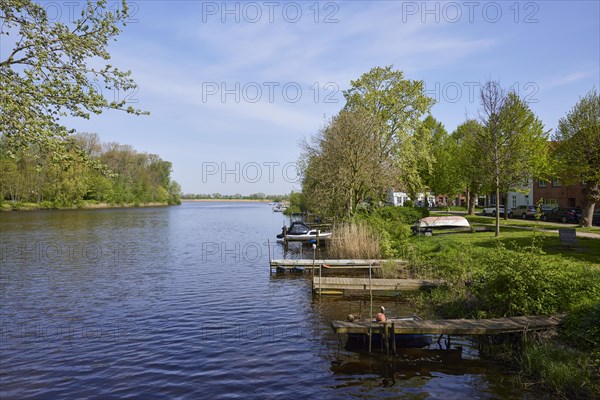 Jetties for pleasure craft on the Westersielzug with the Treene in the background in
