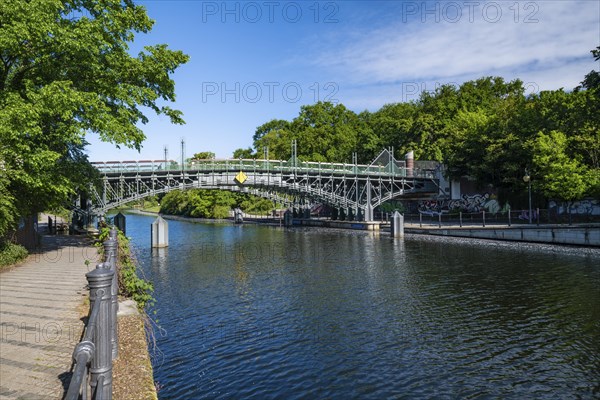Landwehrkanal, Lichtensteinbruecke, Rosa Luxemburg Steg, Tiergarten, Mitte, Berlin-Tiergarten,