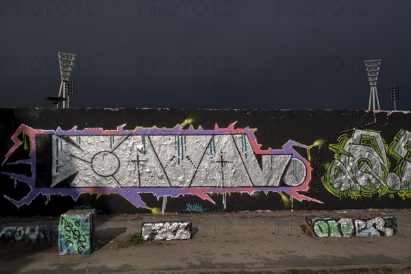 Germany, Berlin, 21.04.2024, Sunday afternoon in Mauerpark, graffiti wall, painting (spray_art) in