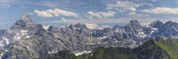 Mountain panorama from Nebelhorn, 2224m, to Hochvogel, 2592m and the Hornbach chain, Allgaeu Alps,