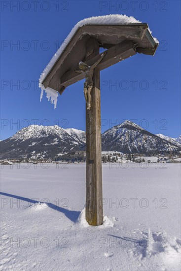 Field cross with Christ figure, Lorettowiesen near Oberstdorf, Allgaeu Alps, Allgaeu, Bavaria,