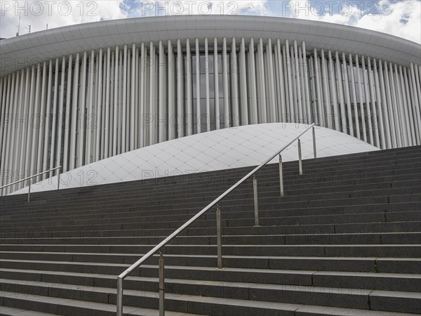 Cantilevered columns and curved shapes characterise the architecture of a modern building in