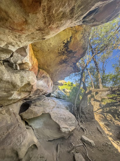 Hiking trail Sevilla Art Rock Trail, dry landscape with rock formations, Cederberg Mountains, near